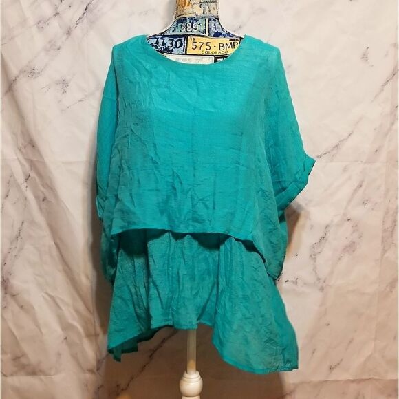 Umgee flowing sleeve blouse  - Picture 1 of 5